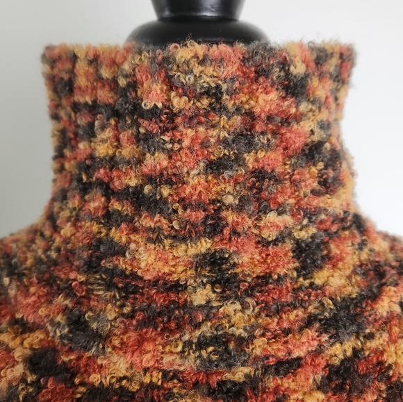 Italian Boucle Knit Turtleneck Sweater - Picture 6 of 8